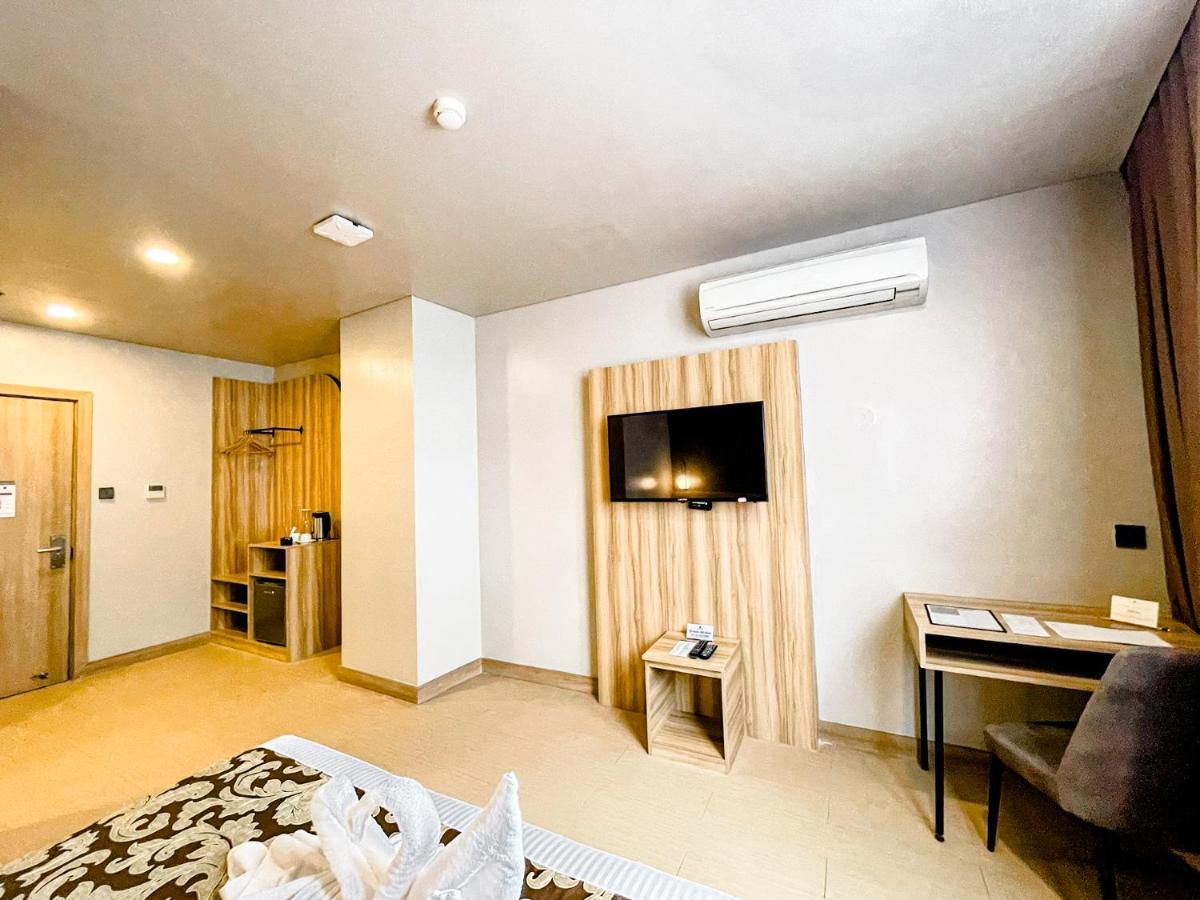 Madison 101 Hotel + Tower Quezon City Dış mekan fotoğraf